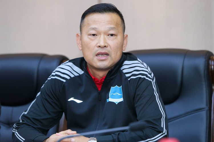 武漢女足主教練常衛(wèi)魏：相當(dāng)不易，核心隊員站出來，打下穩(wěn)固基石