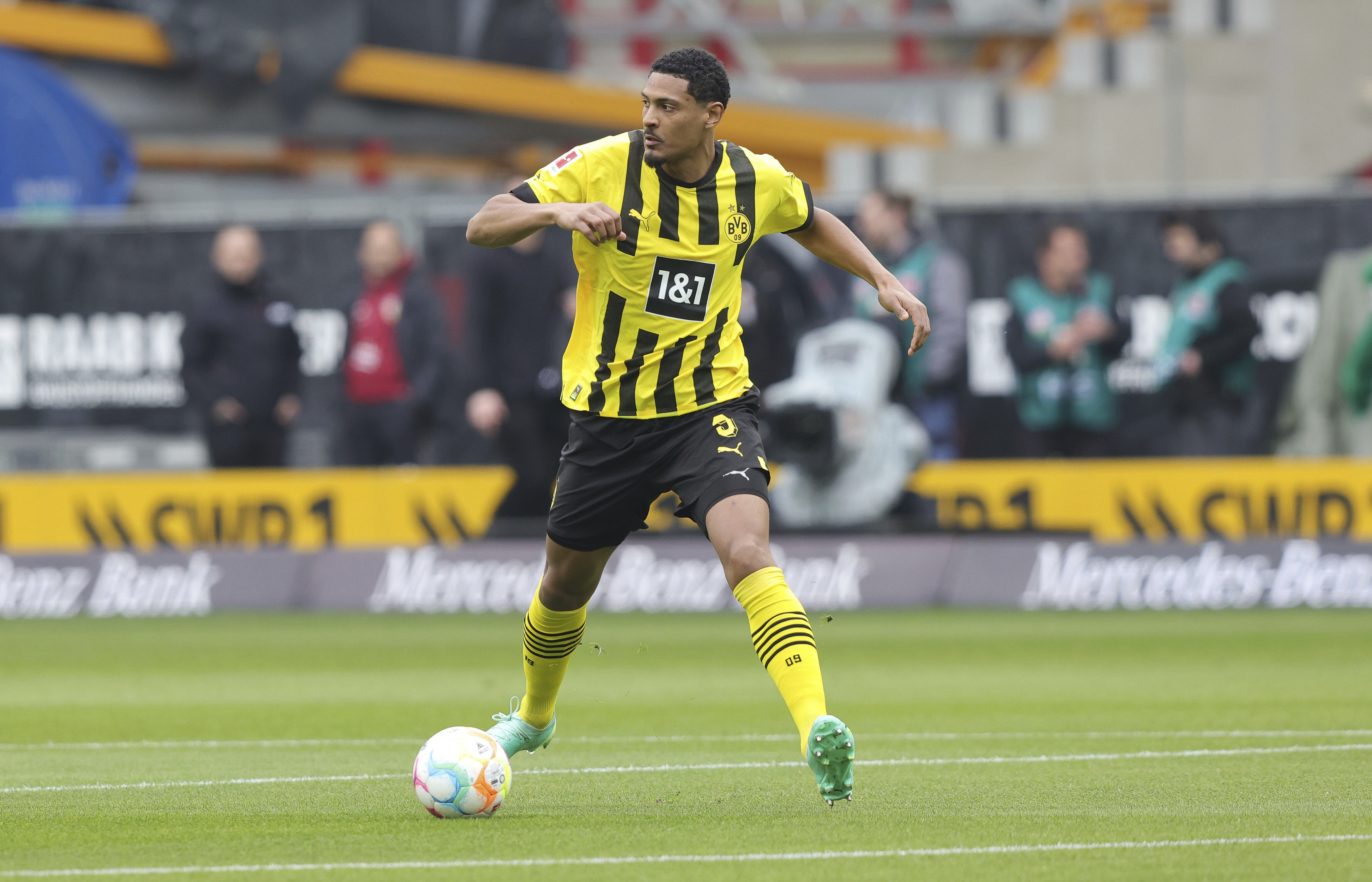 踢球者：阿萊若留在荷甲需接受大幅降薪，多特要價低于1000萬歐