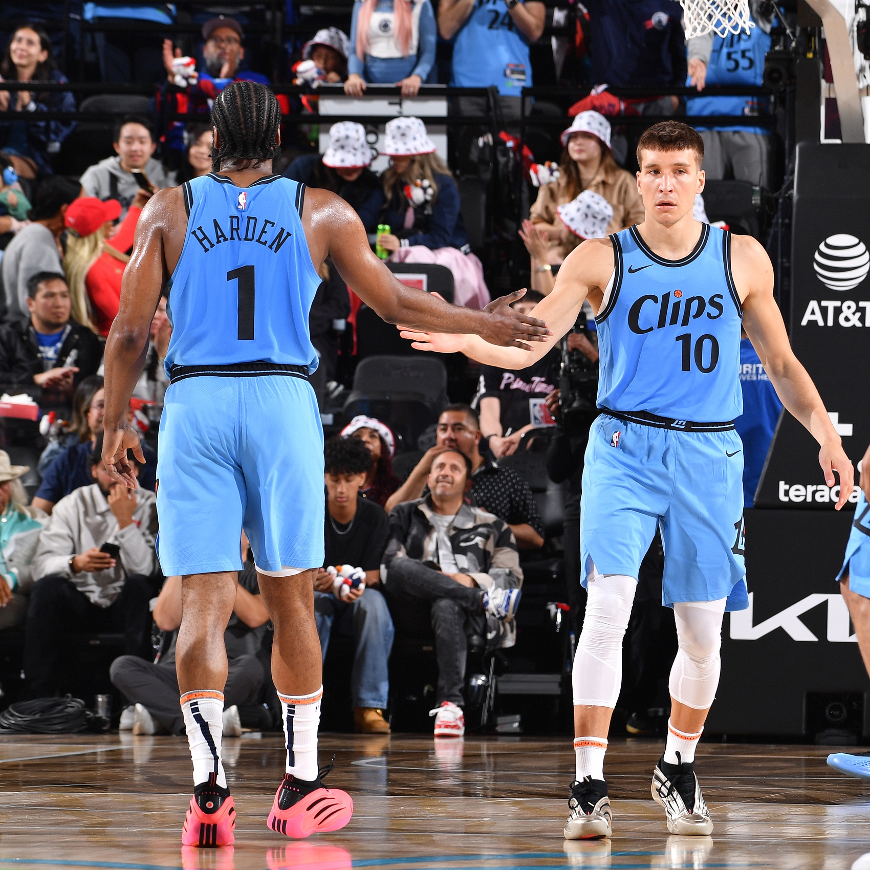 登哥多少錢留隊？記者：在尋求交易前 快船會先解決哈登合同問題