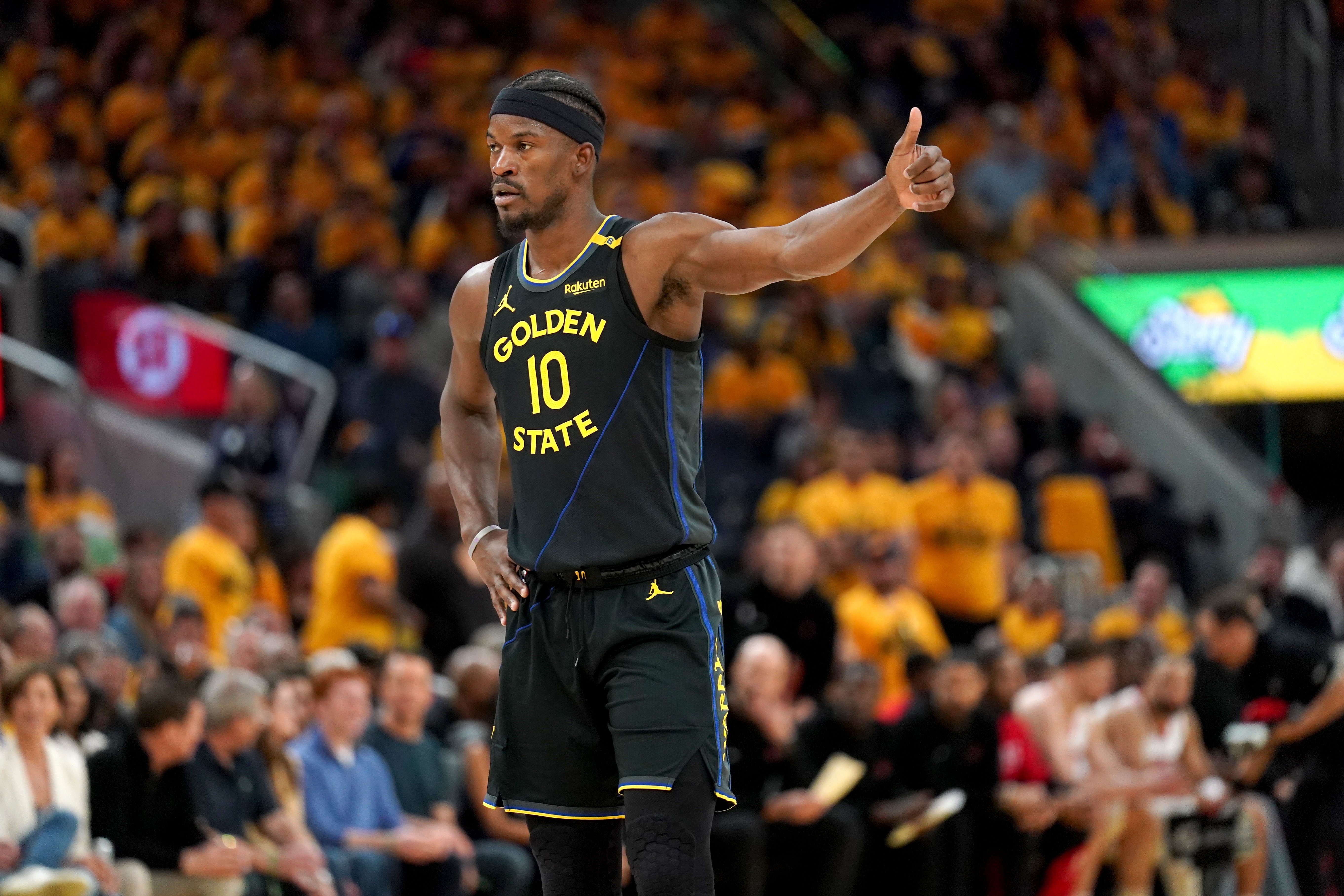 皮爾斯：當(dāng)庫(kù)里不能打時(shí) 巴特勒沒(méi)有借口&他必須carry球隊(duì)