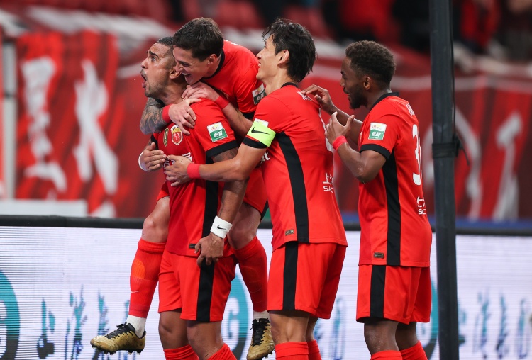 滬媒：海港將在夏窗引進(jìn)后腰外援，撤掉一名前場(chǎng)外援