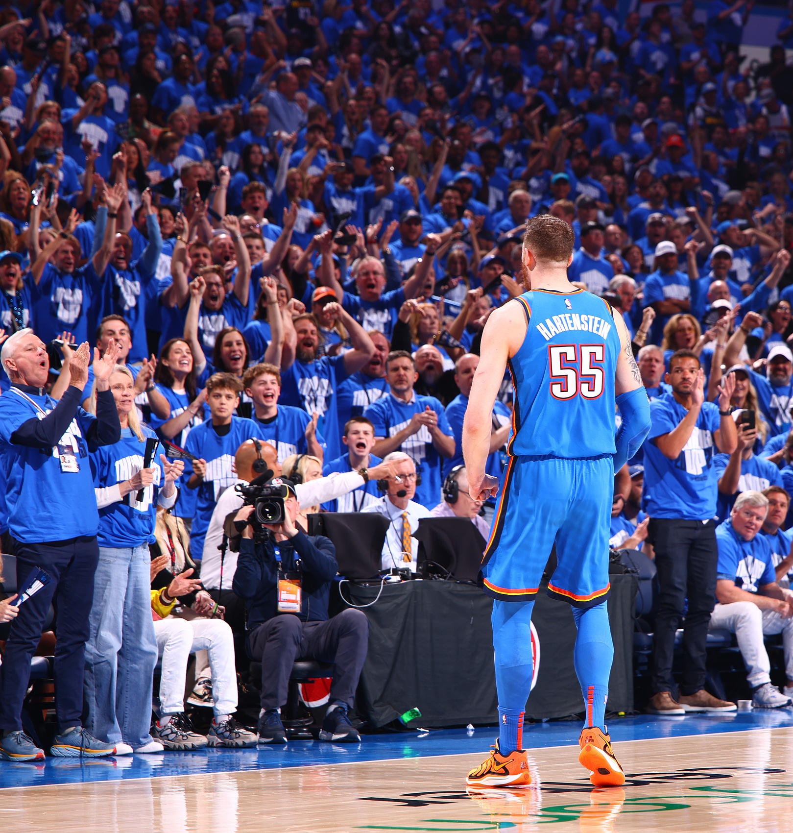 想過哈滕能年薪3000萬嗎？周琦：沒想過 看到他打的這么好很高興