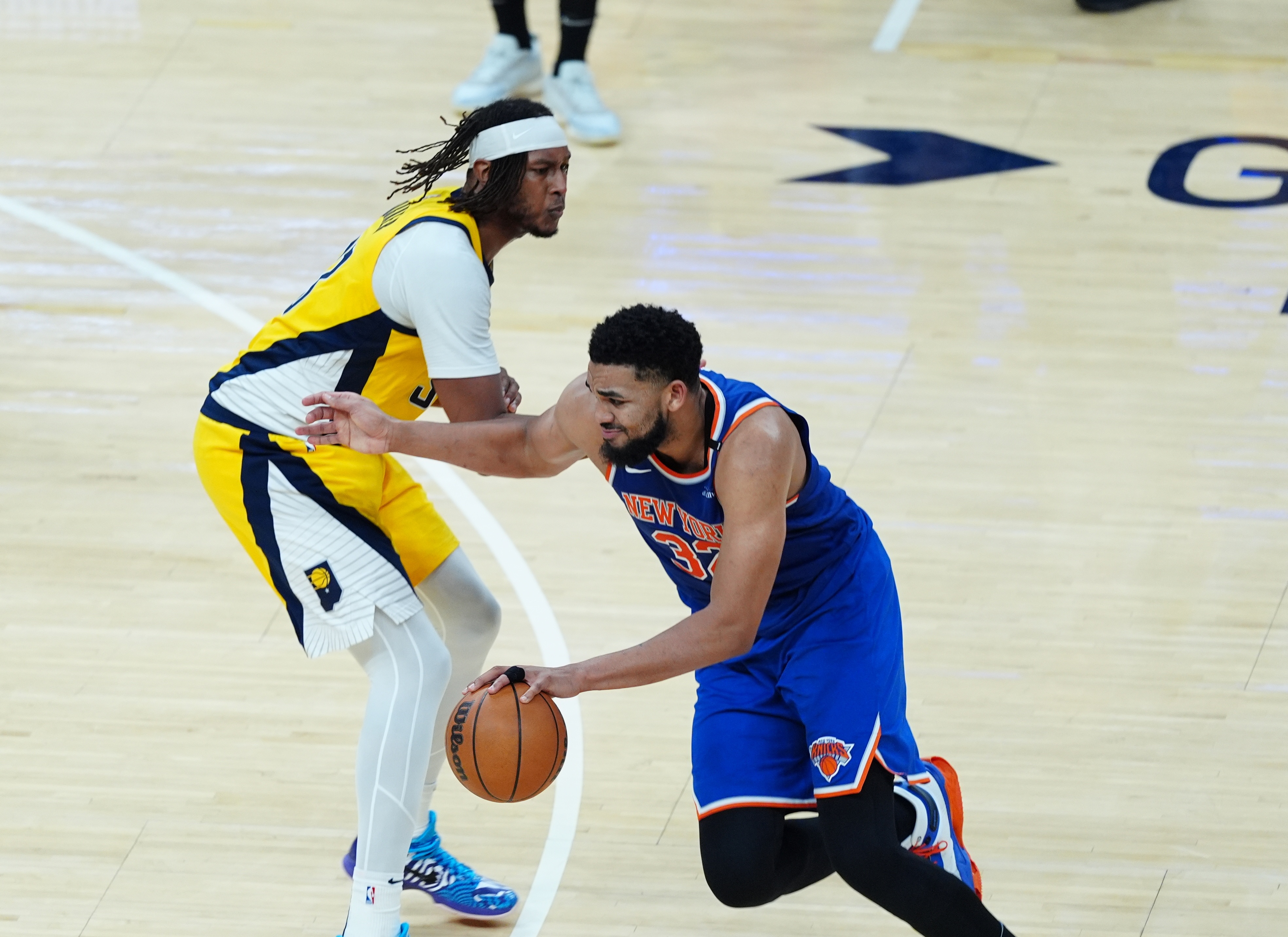 東決唐斯面對邁爾斯-特納時命中率達(dá)54.1% 三分命中率72.7%！