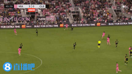 萬花叢中過，片葉不沾身！梅西面對多人包夾精彩擺脫，瀟灑寫意