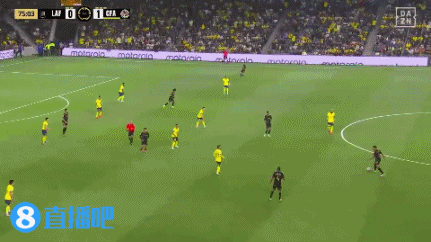 錯失良機！博安加接長傳直接回做，吉魯跟進推射被封堵