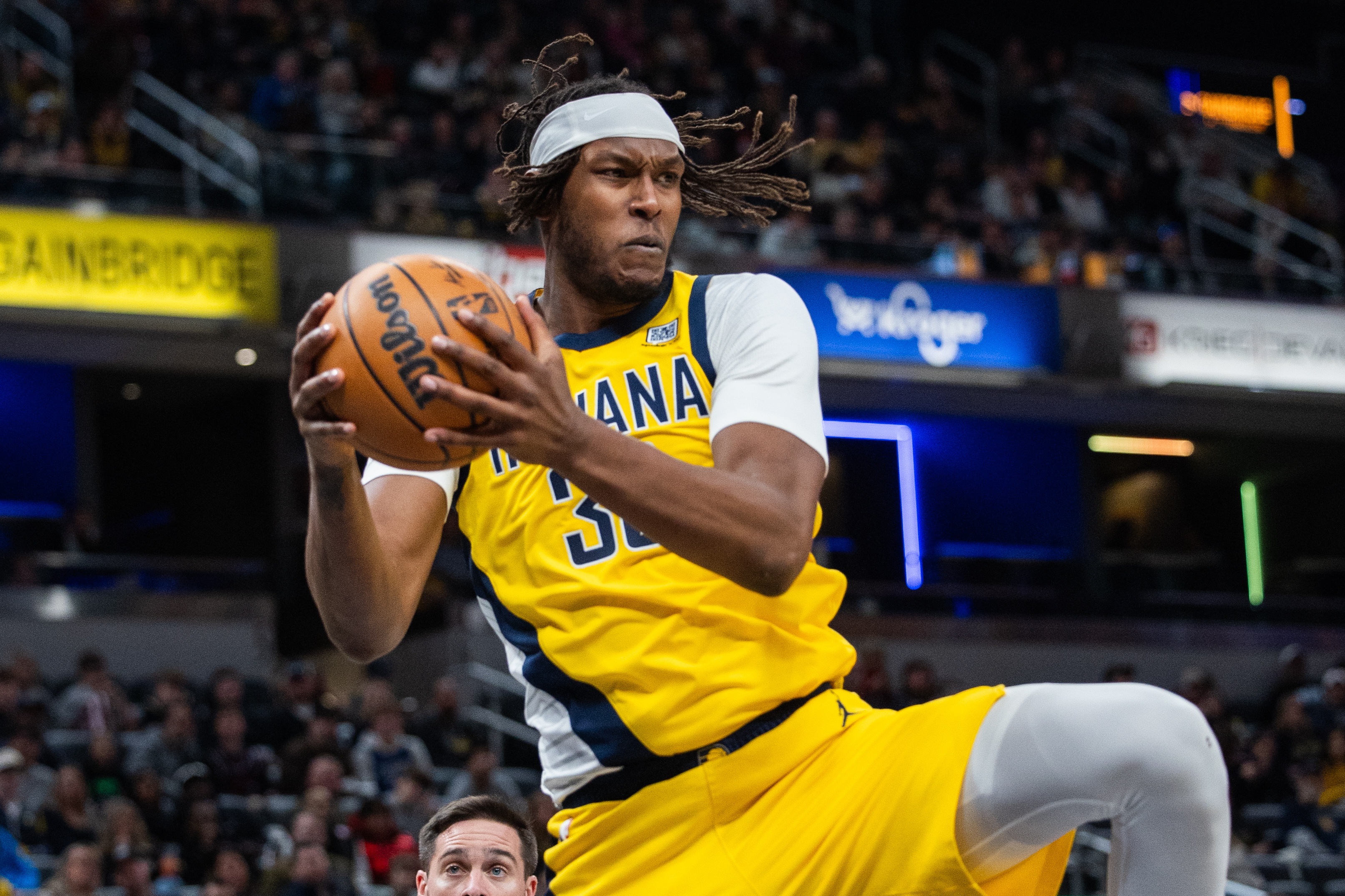 攻守兼?zhèn)?！特納東決場(chǎng)均13分3.2板1.8帽 命中率56.6%