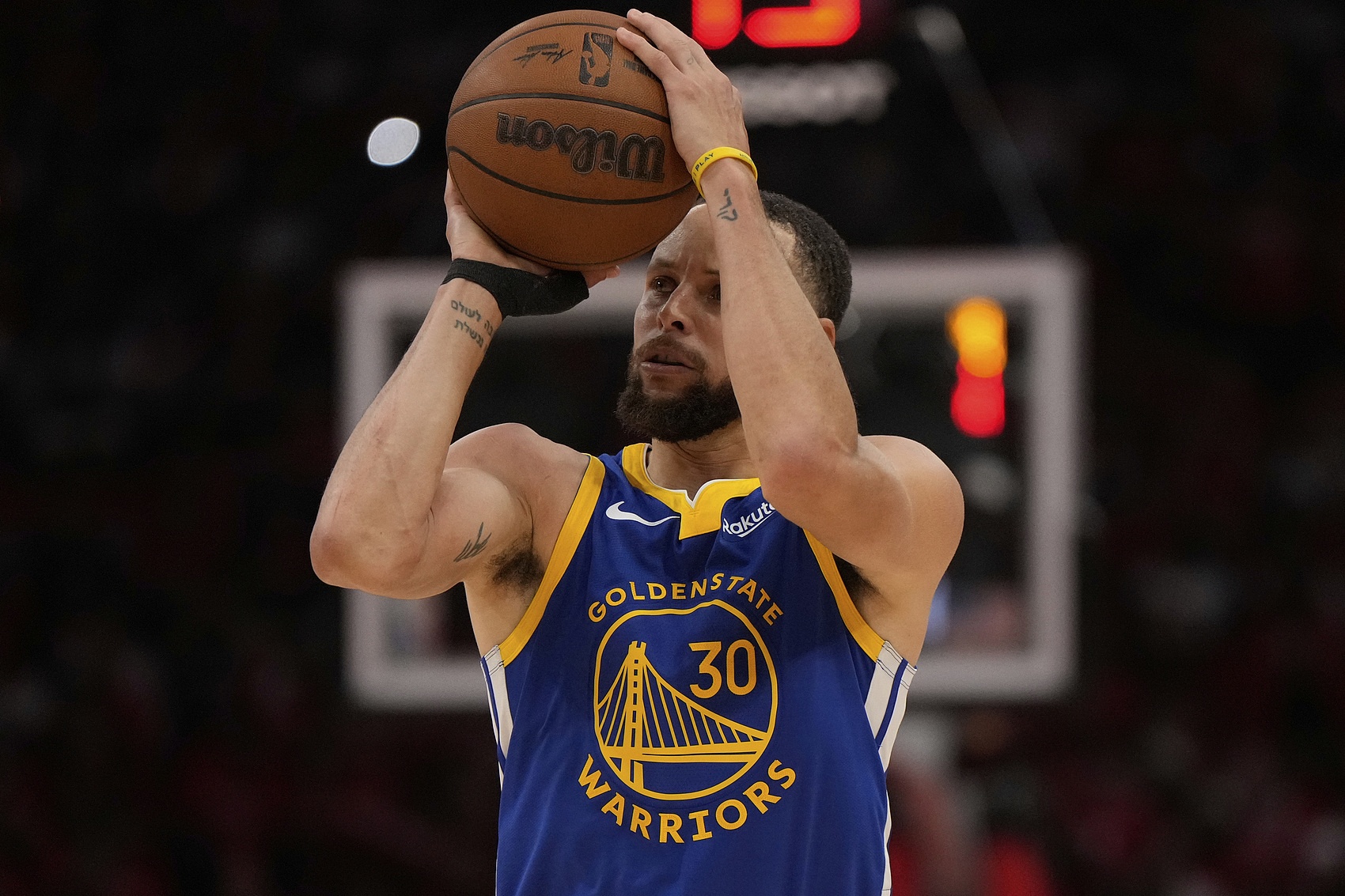 只要空心！小奧：庫(kù)里訓(xùn)練時(shí)有些進(jìn)球他不算 因?yàn)榍蚺龅搅丝? 
                                         class=