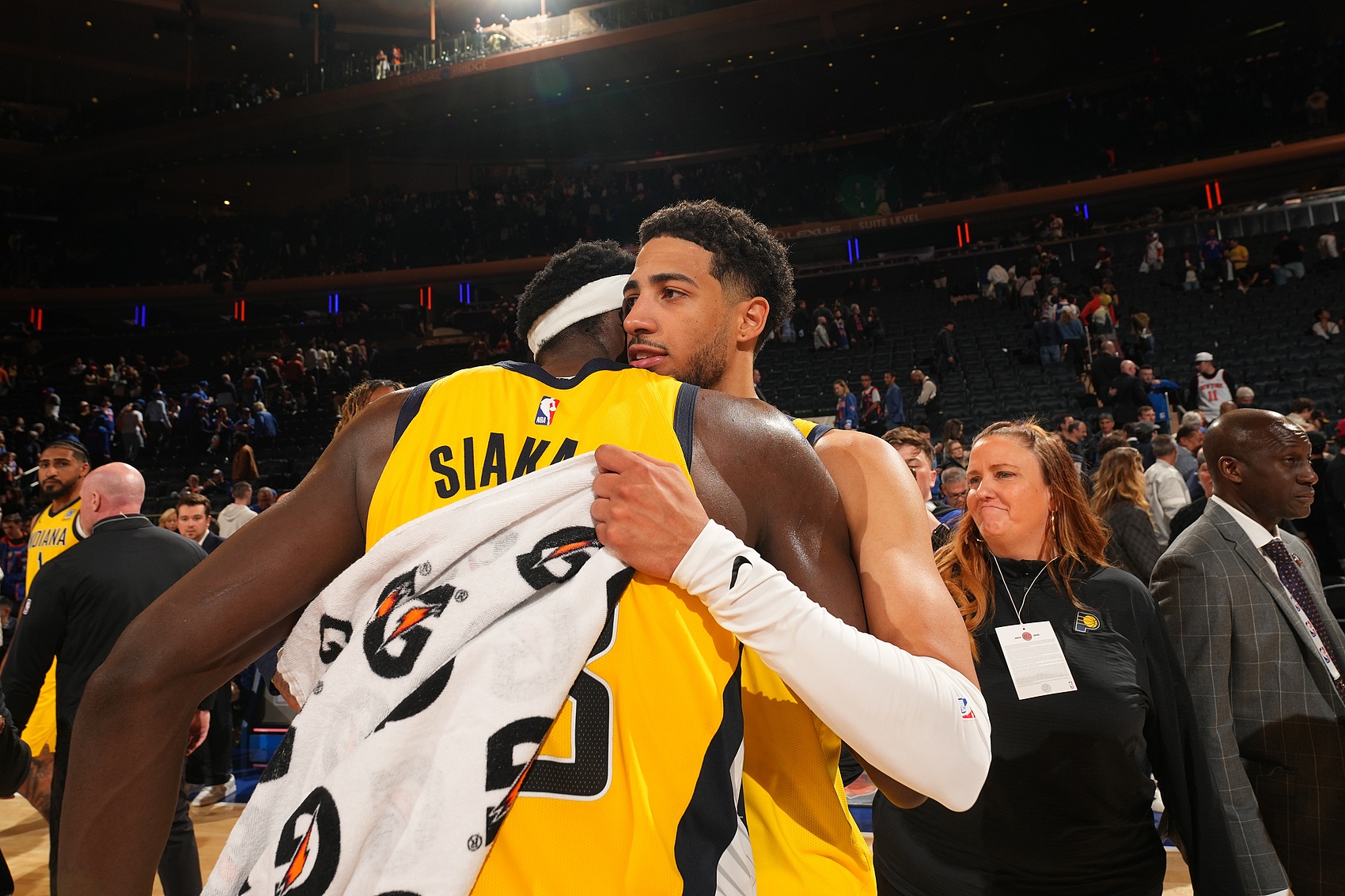 卡萊爾：哈利伯頓和西亞卡姆扛著球隊前行 確保我們不會輸球