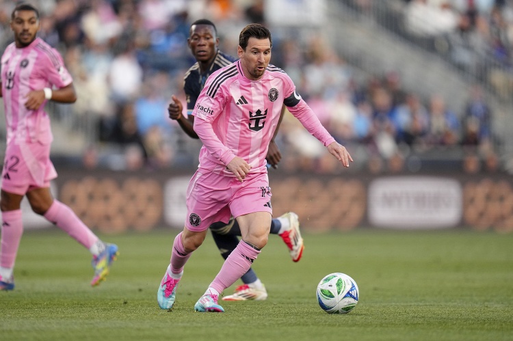 2球2助，梅西第13次在俱樂(lè)部比賽中單場(chǎng)貢獻(xiàn)多個(gè)進(jìn)球和多次助攻