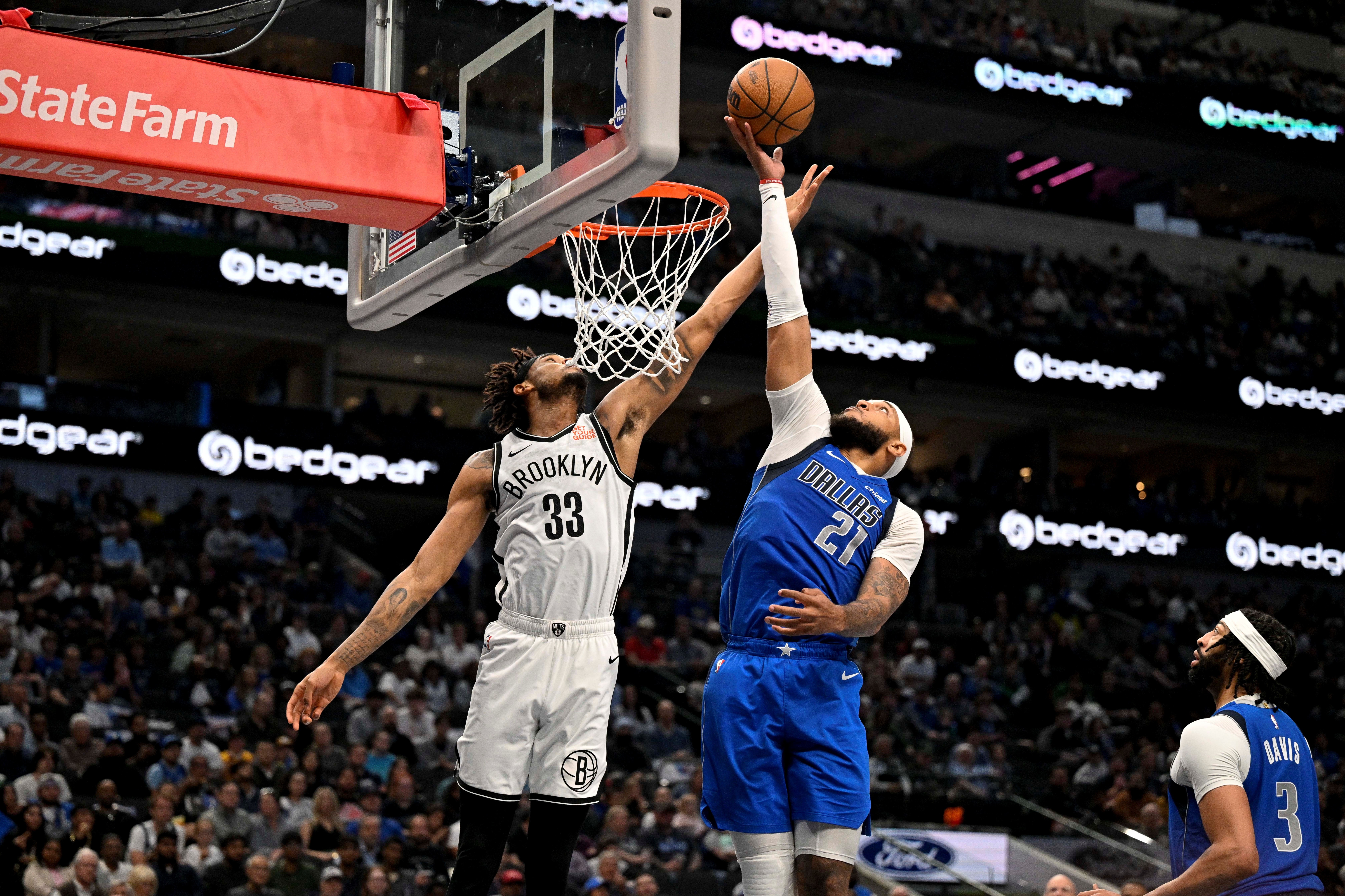 會引進誰？??記者：湖人尋求升級內(nèi)線 有兩個名字值得密切關(guān)注