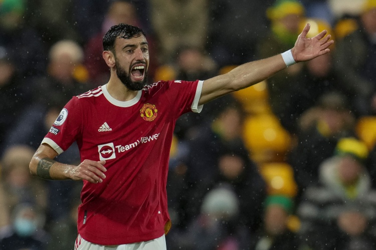 天空體育：利雅得新月尚未報(bào)價(jià)B費(fèi)，曼聯(lián)無(wú)意出售&阿莫林想留住他