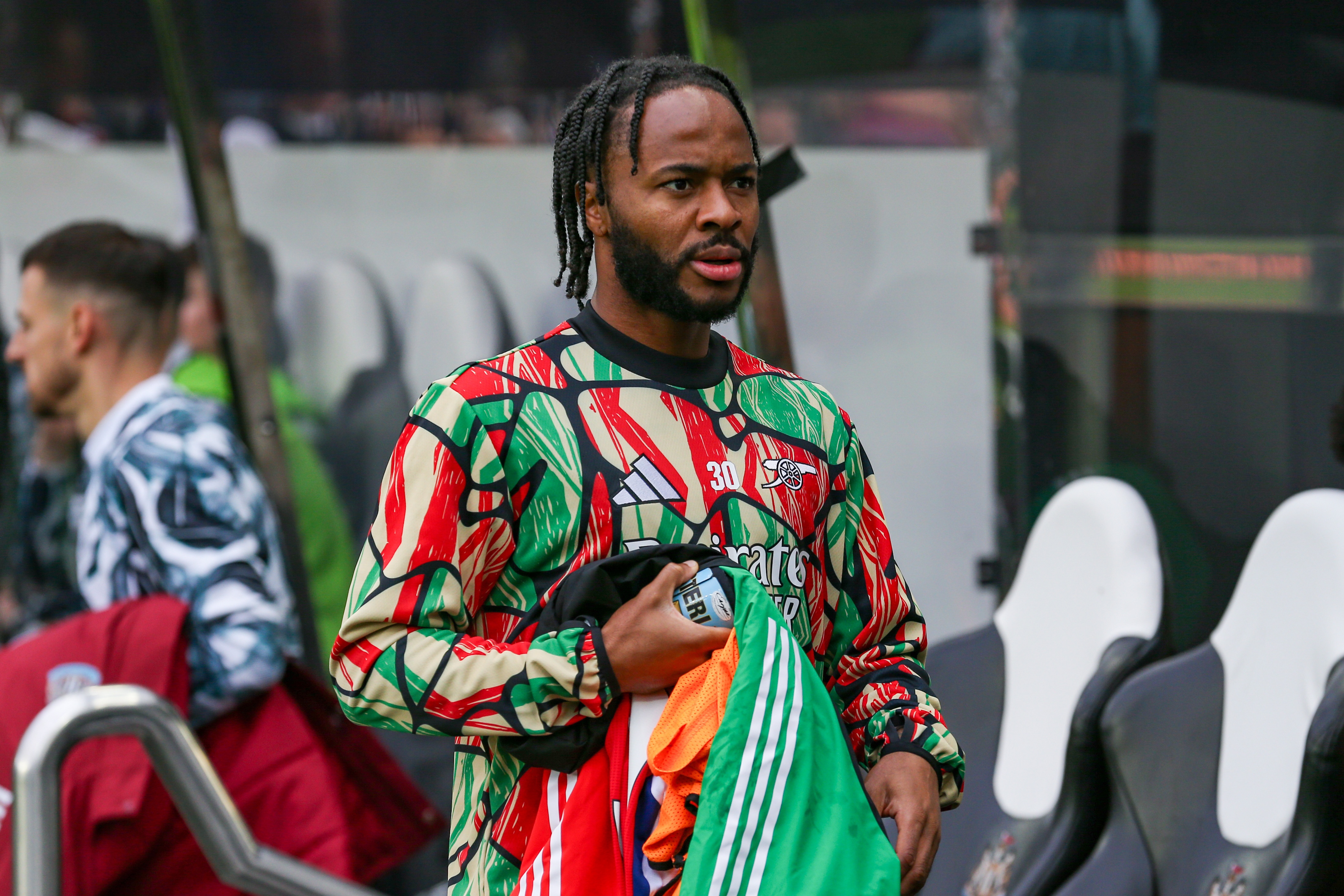 ESPN：斯特林暫不考慮前往沙特或大聯(lián)盟，但他在英格蘭選擇有限