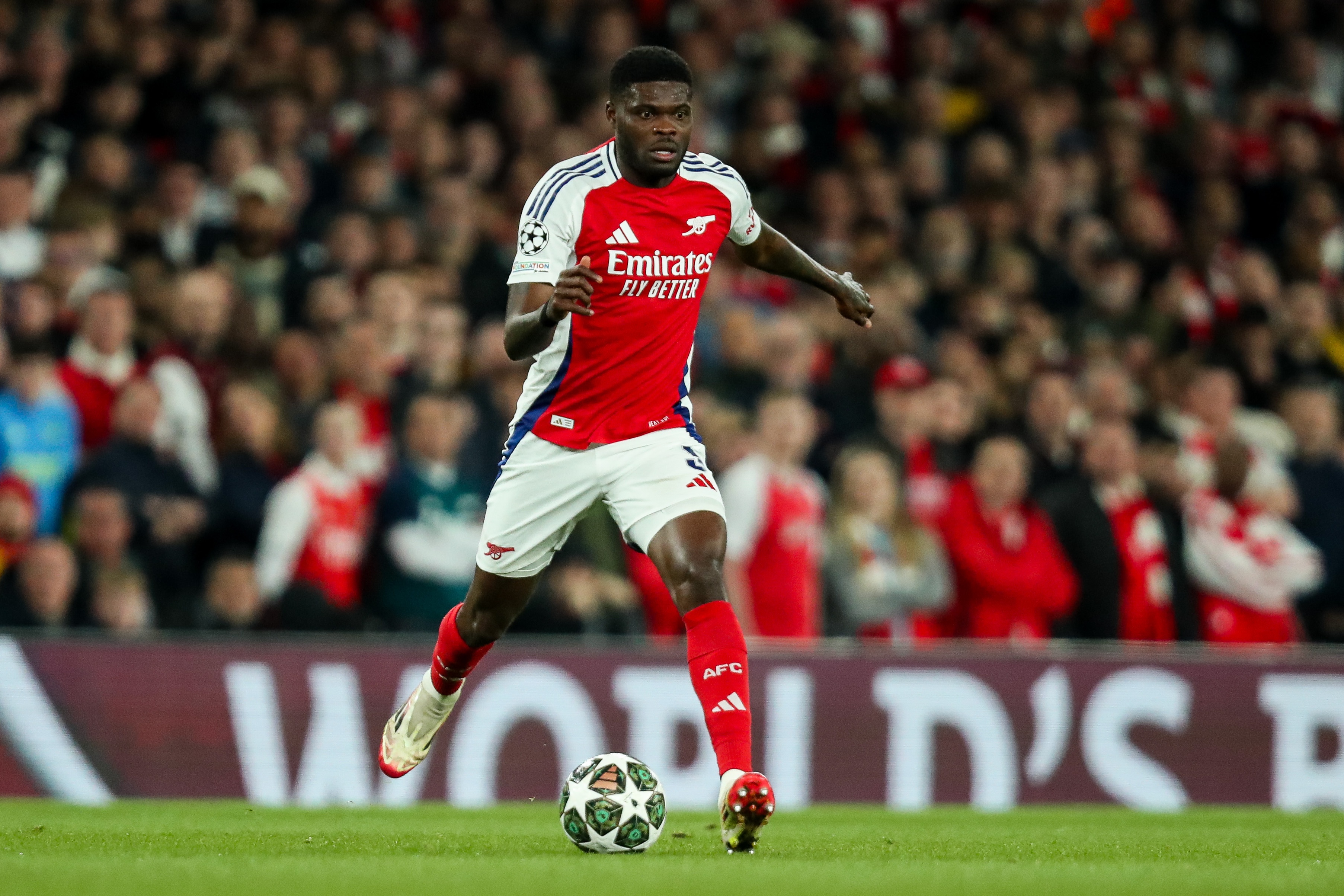 英媒：巴薩有意今夏免簽托馬斯，球員要求高薪成為引援阻礙