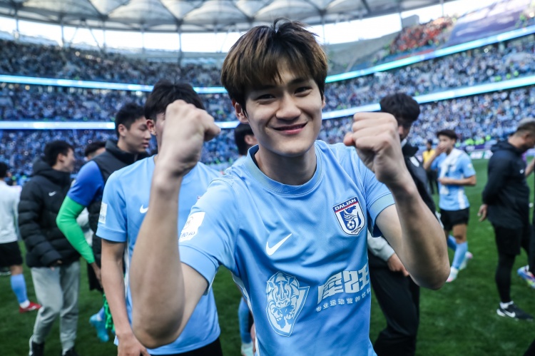 足球報(bào)：中超觀眾人數(shù)重返亞洲第一，前13輪總數(shù)246.15萬(wàn)人