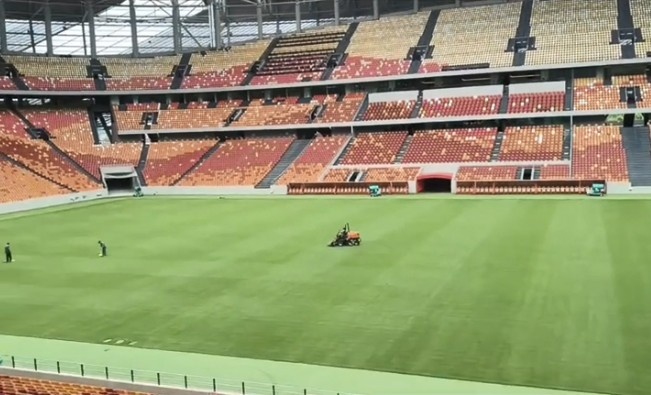 6月10日國足vs巴林！渝媒：龍興足球場草皮迎來賽前最后一次檢測(cè)