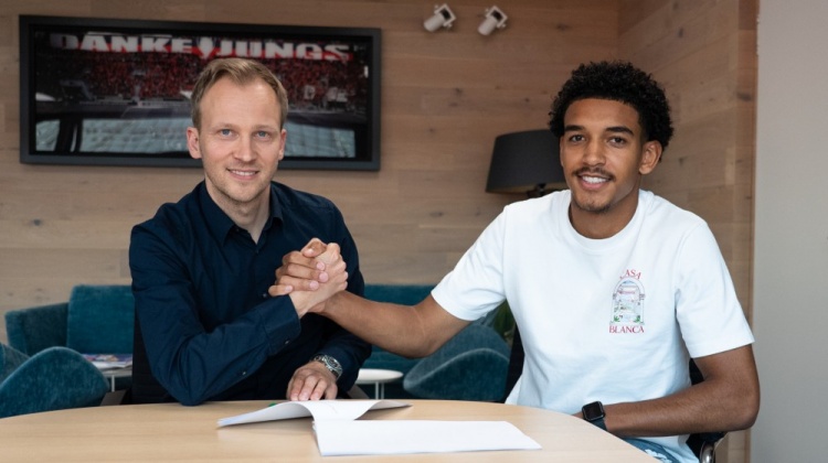 官方：藥廠與18歲中場奧耶卡續(xù)約至2028年，25-26賽季外租至波鴻