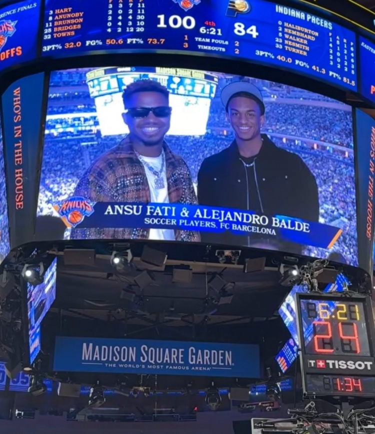 享受假期??法蒂、巴爾德現(xiàn)場觀看NBA季后賽