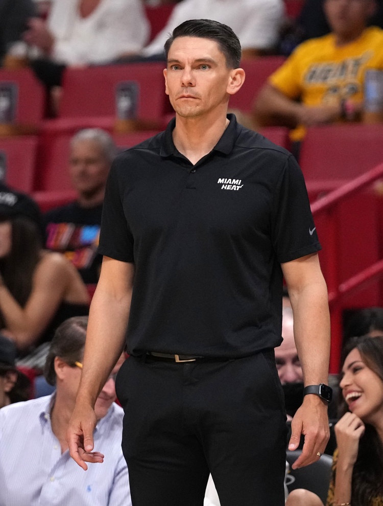 美記：本周末太陽將將決定新帥人選 布克參與了與候選人的會面