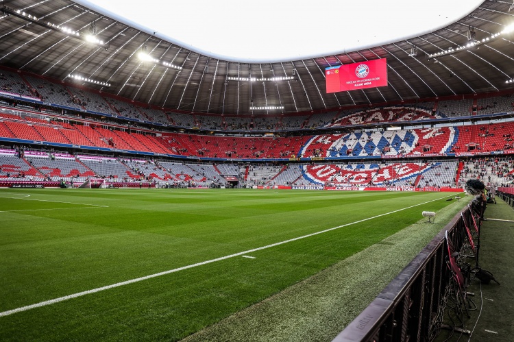 圖片報(bào)：安聯(lián)球場(chǎng)的草皮在決賽后遭損壞，歐足聯(lián)將負(fù)責(zé)