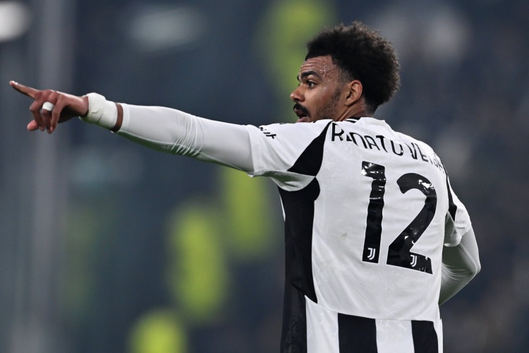 記者：馬賽對維加感興趣，他們已經(jīng)詢問了球員的情況