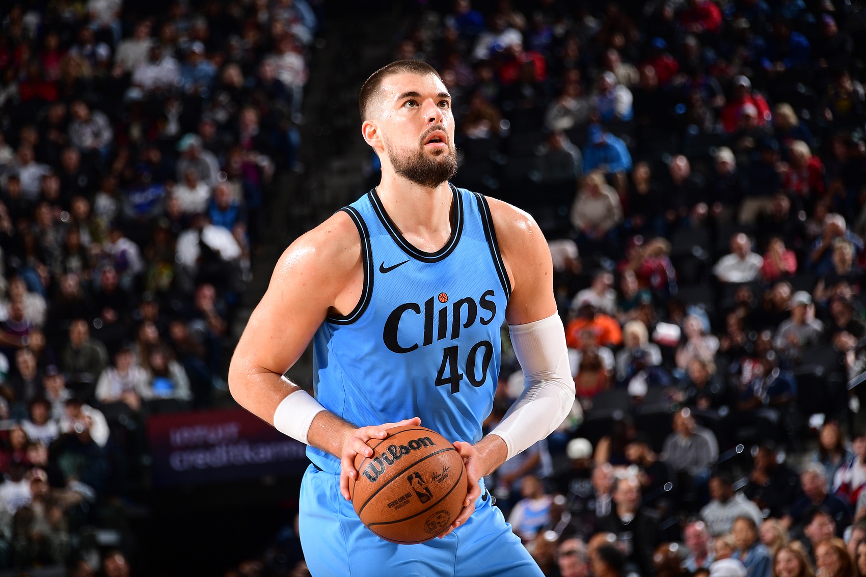 快船官推曬祖巴茨紀(jì)錄：?jiǎn)钨惣?010個(gè)籃板領(lǐng)跑聯(lián)盟 隊(duì)史第四次