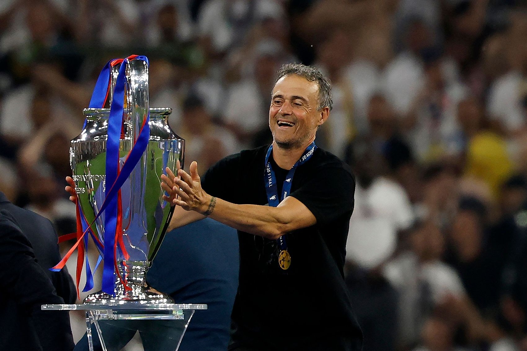 巴拉格：阿森納當(dāng)年找到埃梅里時，后者建議他們?nèi)フ埗骼锟? 
                                         class=