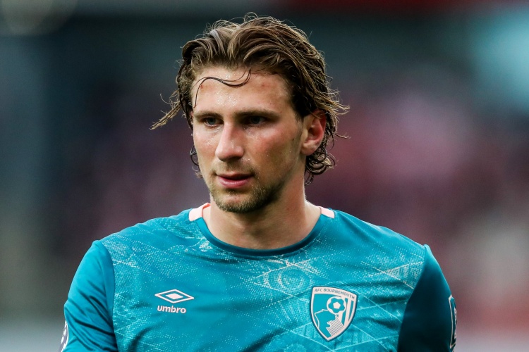 記者：巴黎報(bào)價(jià)伯恩茅斯后衛(wèi)扎巴尼 同時(shí)在運(yùn)作另一名英超球員