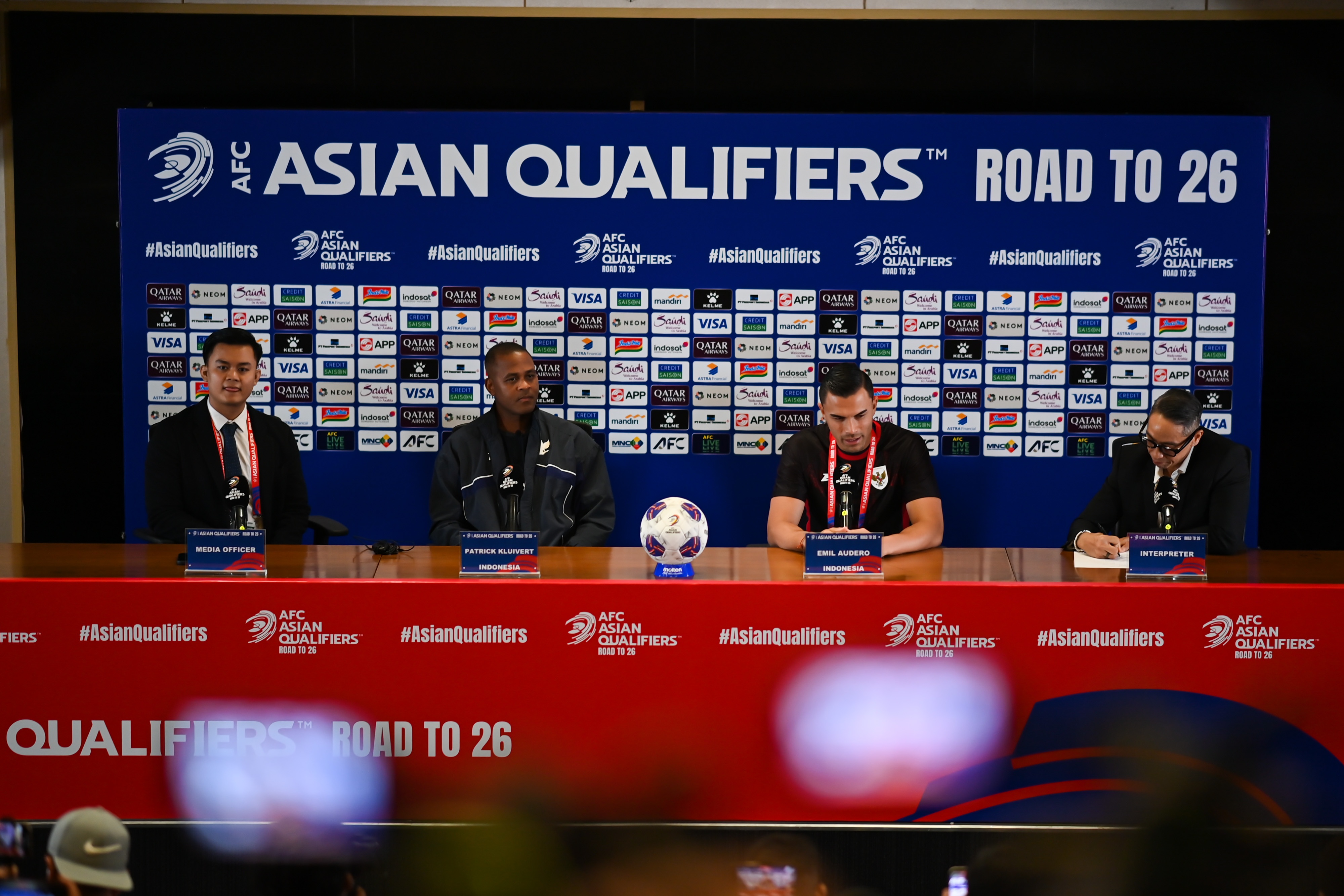 克魯伊維特：在巴厘島集訓(xùn)很重要，訓(xùn)練所有內(nèi)容將在對(duì)國(guó)足時(shí)展現(xiàn)