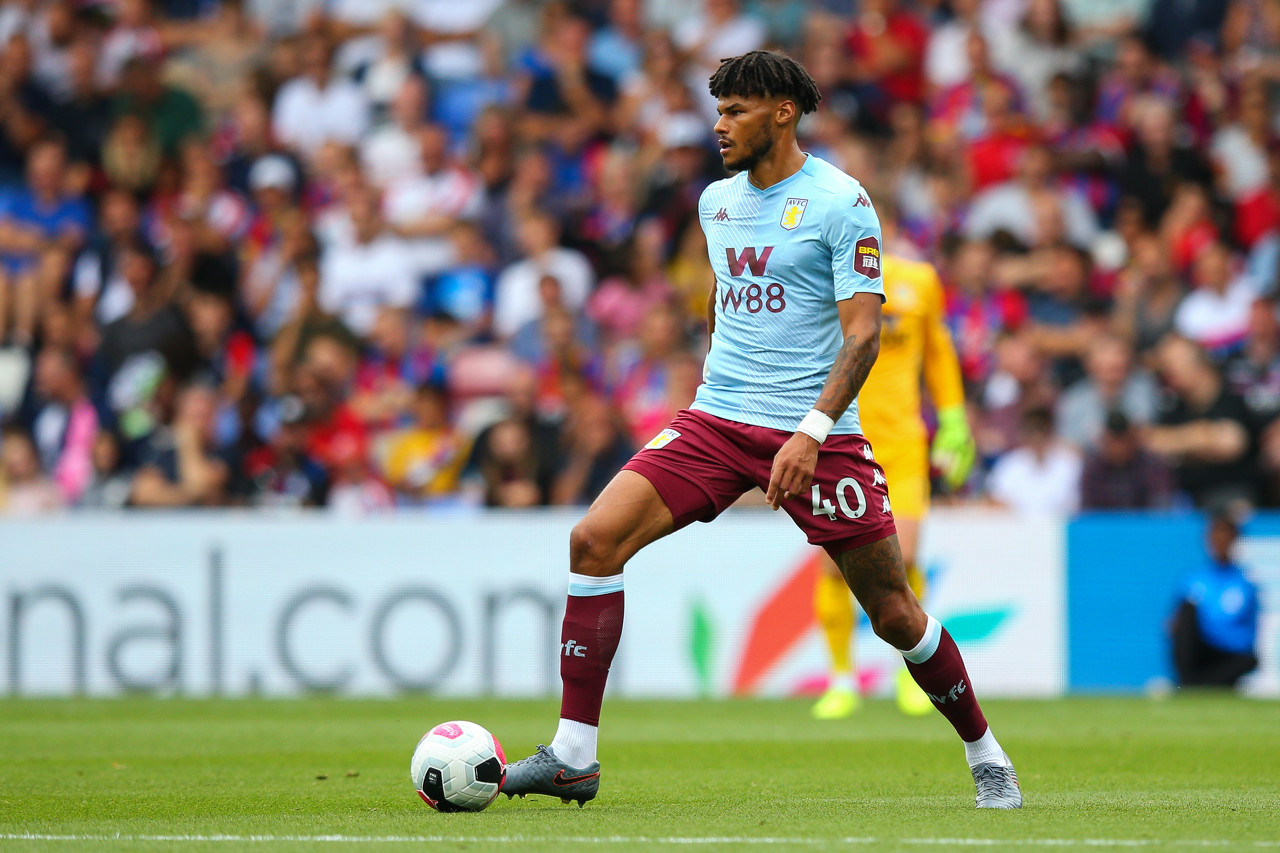 官方：維拉宣布與32歲后衛(wèi)明斯完成續(xù)約，球員出場187次8球10助攻