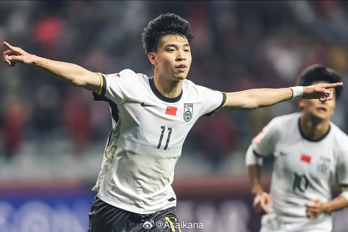 客場作戰(zhàn)的中國隊今天將身穿白色上衣/深灰色短褲的球衣作戰(zhàn)