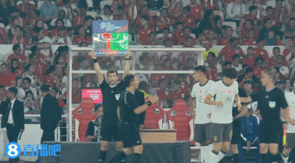 國青雙槍！18歲劉誠宇替補(bǔ)上演國足首秀，搭檔18歲王鈺棟