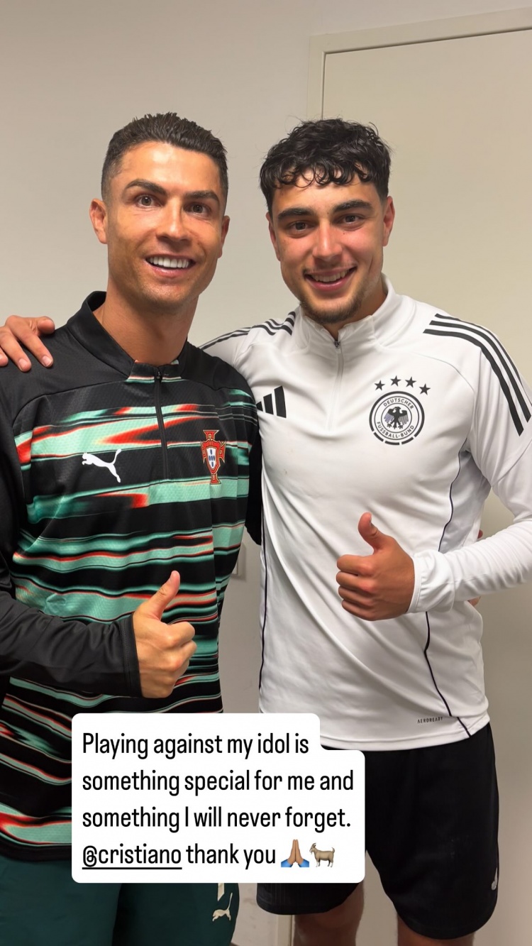 帕夫洛維奇曬C羅合照：和偶像踢球永生難忘，謝謝歷史最佳