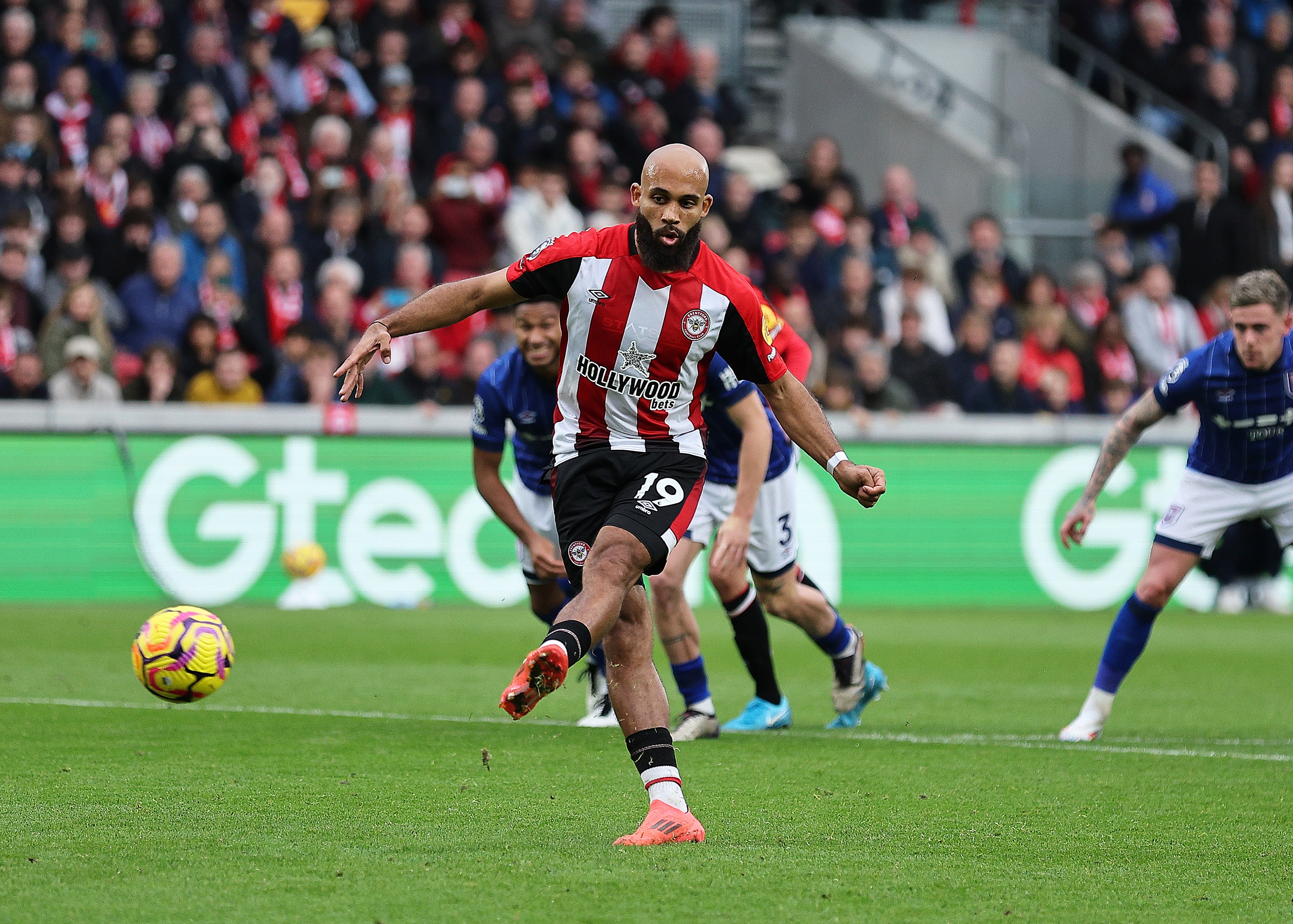 DO：曼聯(lián)4500萬鎊+1000萬鎊浮動報價姆貝莫，比小蜜蜂估價低得多