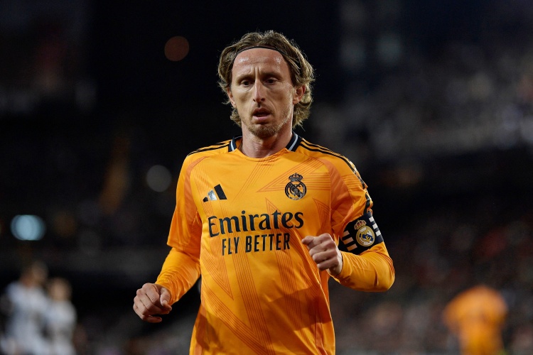 薩基質(zhì)疑米蘭簽?zāi)У眩嚎?0了！能否適應(yīng)高強度比賽？年輕人是未來