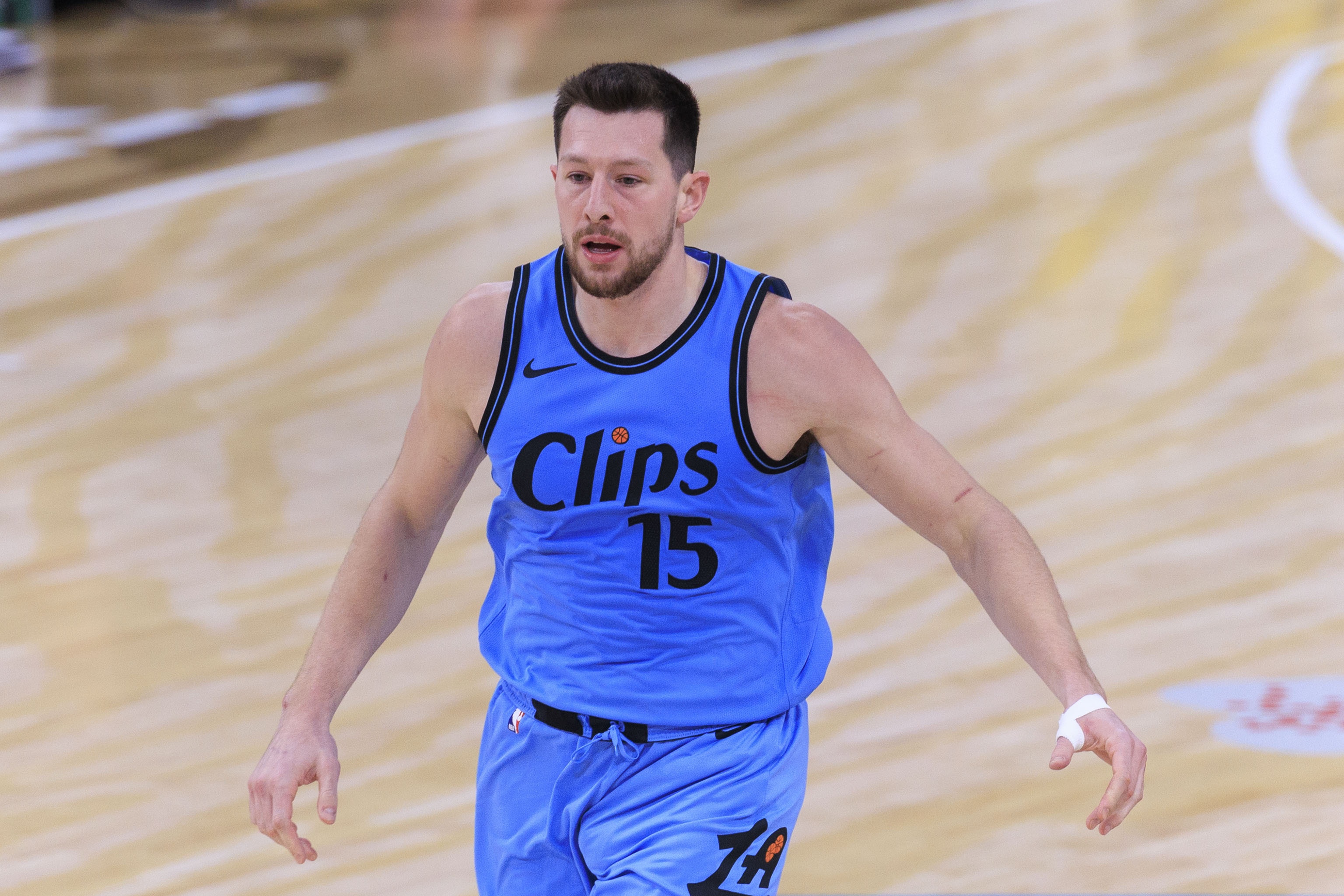 名記：除非有重磅交易 否則快船預(yù)計(jì)會(huì)追求替補(bǔ)控衛(wèi)+能護(hù)筐的中鋒