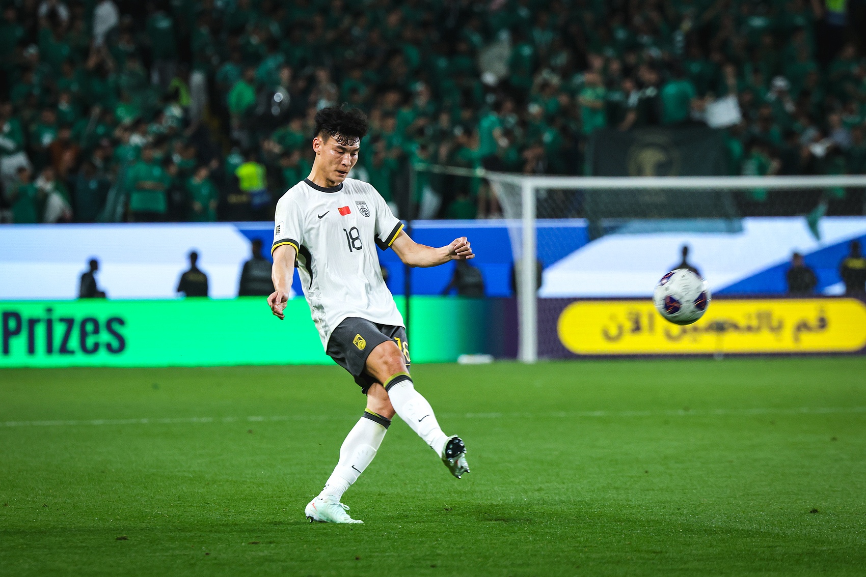 記者：韓鵬飛是個(gè)踢球?qū)嵲诘那騿T，嘗試用好他會(huì)越來越好用