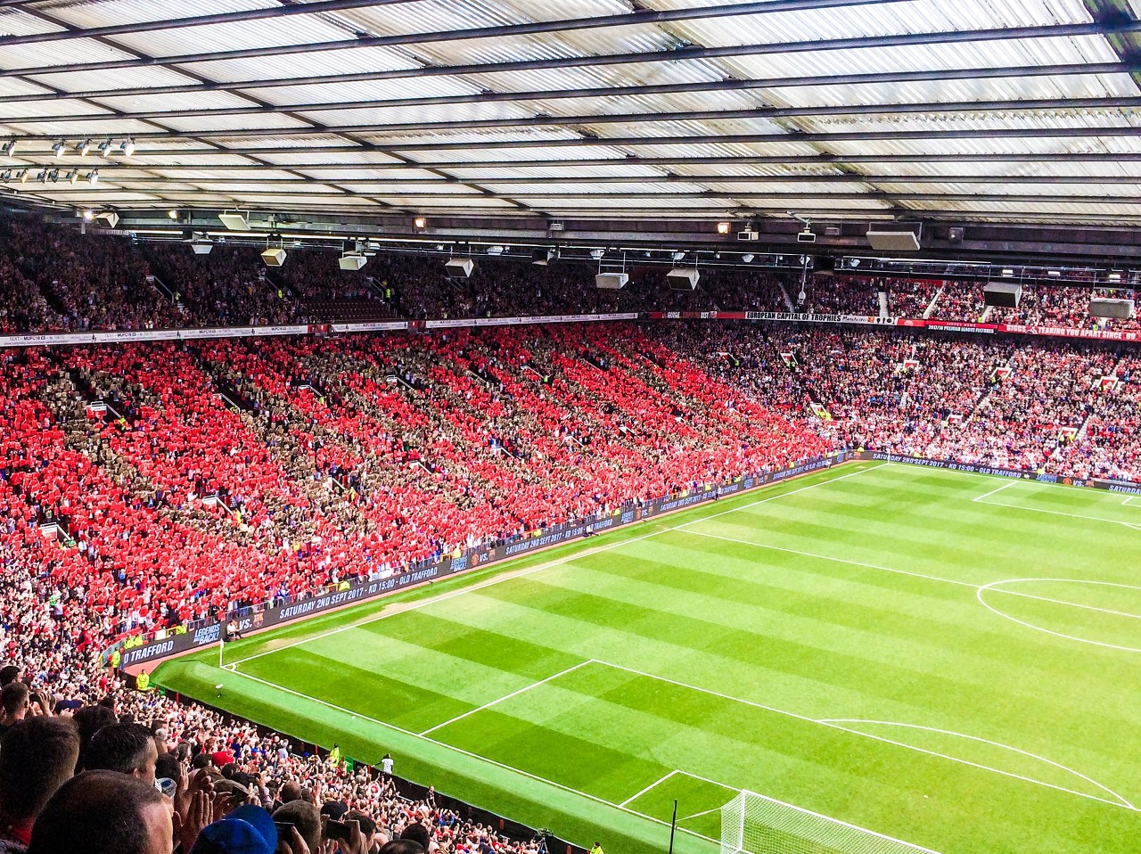 記者：曼聯(lián)本財年第三季度收入增長17.4%，營業(yè)利潤70萬英鎊