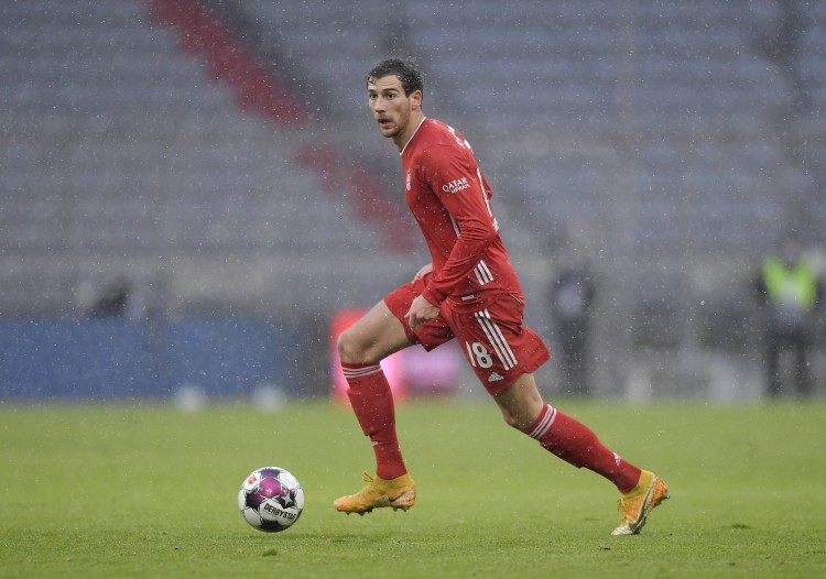 記者：世俱杯遭遇中衛(wèi)荒，拜仁考慮讓斯坦尼西奇和格雷茨卡搭檔