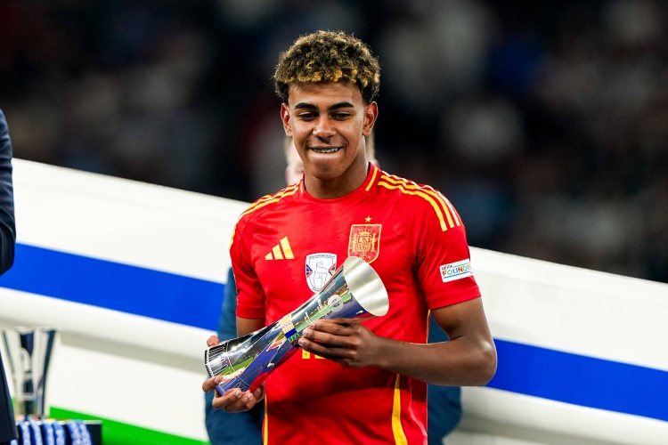 打破塵封百年紀錄！亞馬爾成西班牙隊史最年輕雙響球員