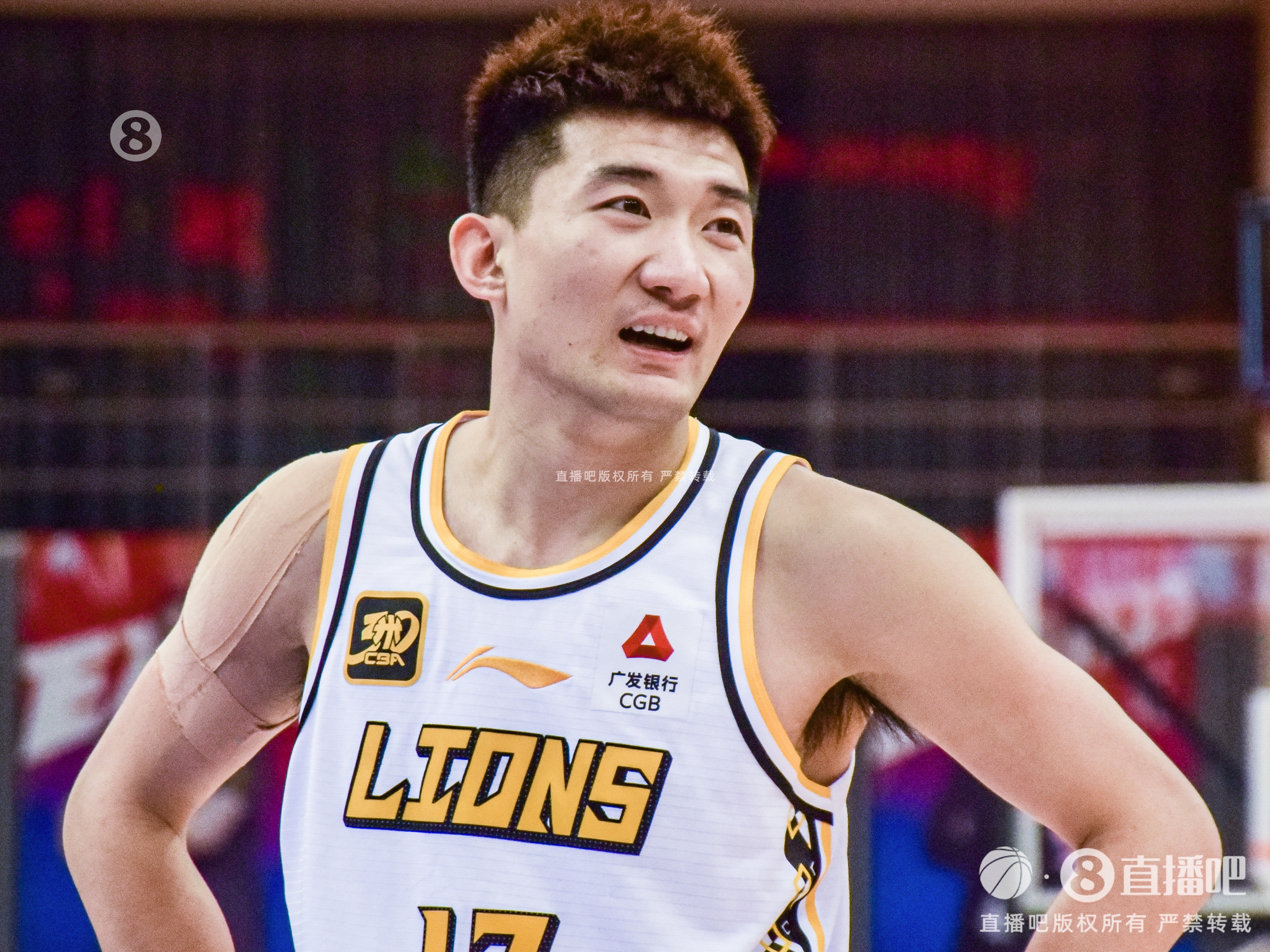 四川最難解決的是后衛(wèi)問題 孫銘徽下場后球隊難組織起有效的進攻