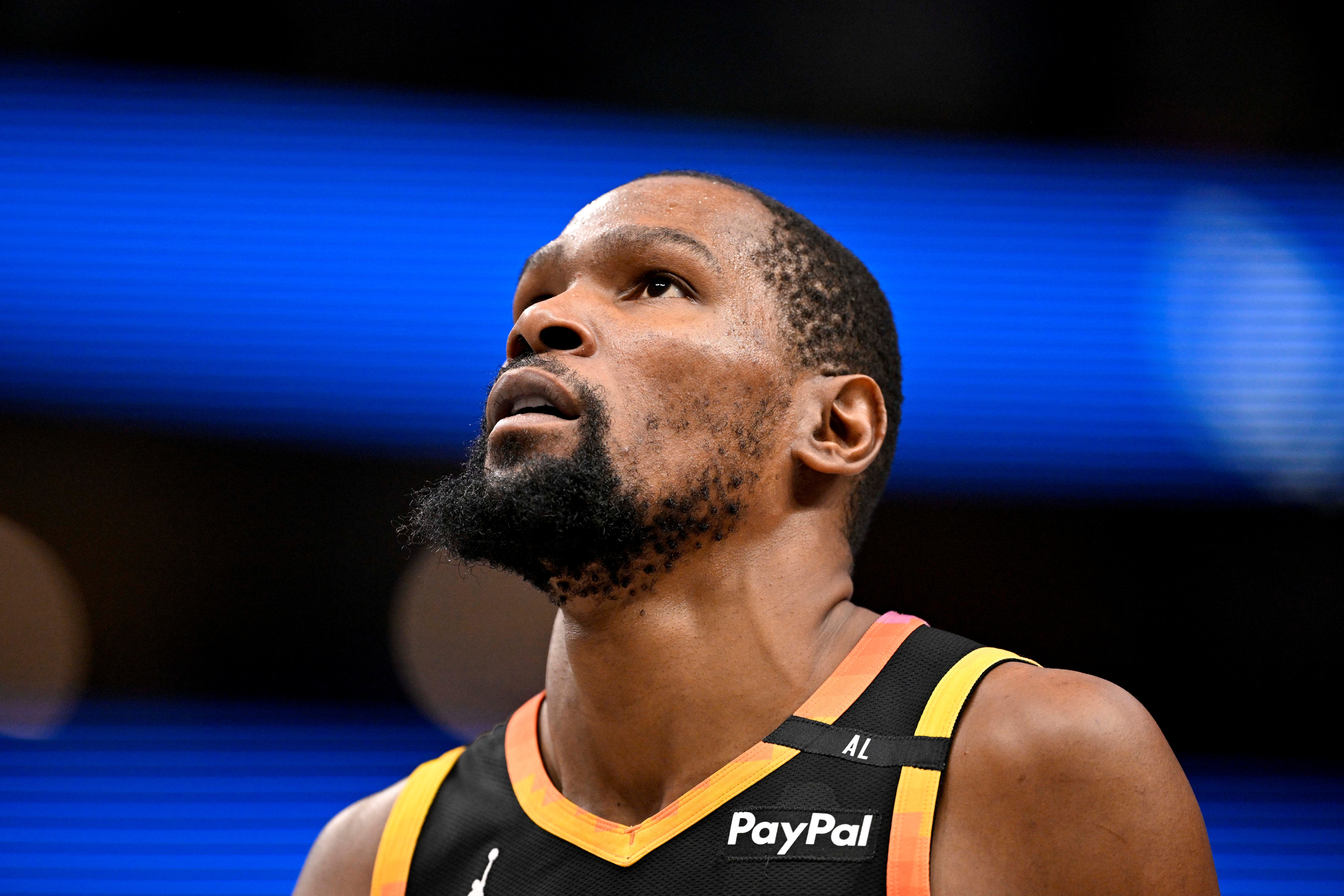 沒(méi)根兒??名記：有意KD的球隊(duì)都把他當(dāng)一年雇傭兵 不想和他續(xù)約