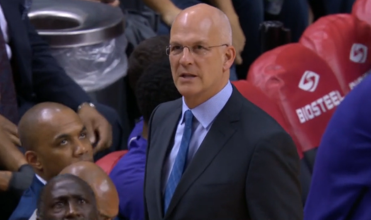 Stein：獨(dú)行俠一直在嘗試請(qǐng)前NBA主帥填補(bǔ)基德教練組中的一個(gè)空缺