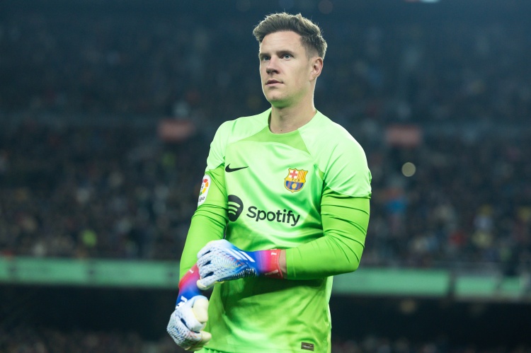 每體：賽季末時(shí)巴薩和特獅對彼此互有不滿，球員與弗里克關(guān)系緊張