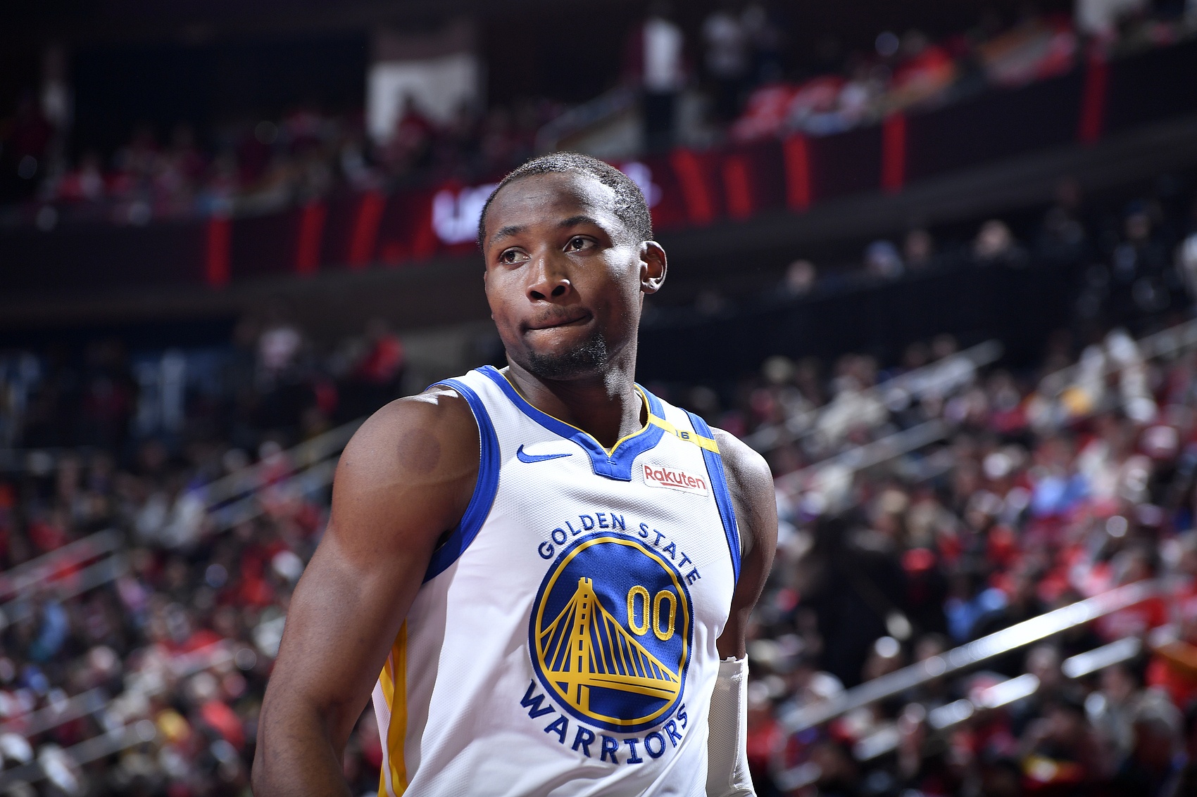 名記：現(xiàn)在庫(kù)明加沒(méi)什么市場(chǎng)前景 休賽期可能和勇士先簽份短約