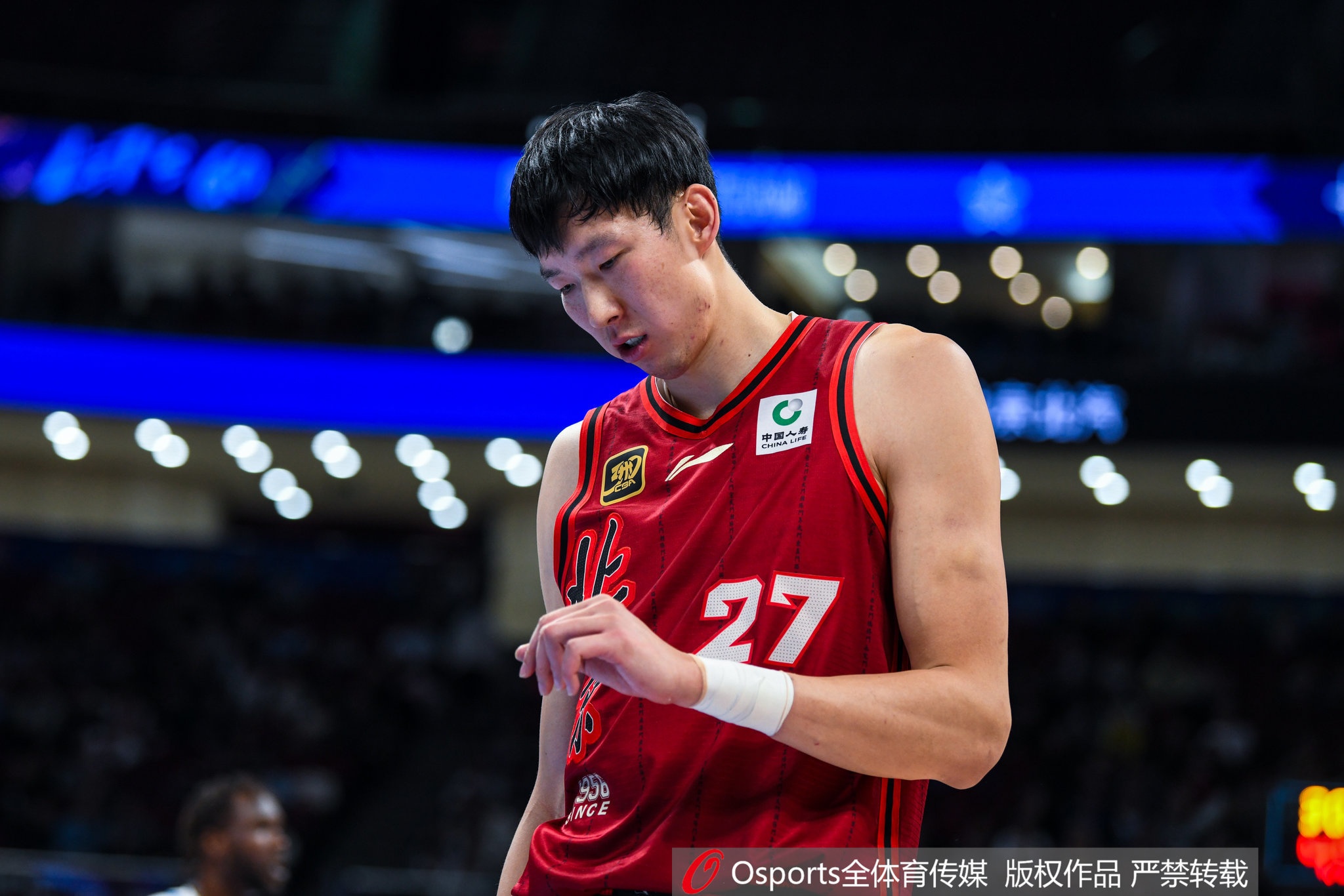 記者：只有四川奪冠周琦才能全額拿到600萬 實(shí)際收入約310萬左右