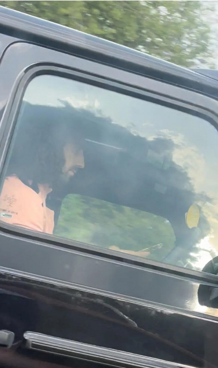 罰200英鎊、駕照扣6分！庫庫雷利亞被拍到開車看手機