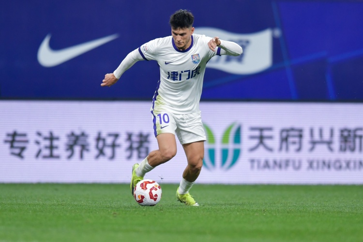 記者：薩爾瓦多今天參與津門虎訓練，做了少量的跑動恢復