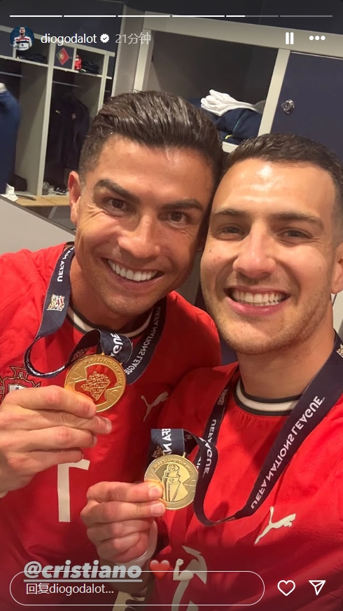 達洛特社媒上傳與C羅合影，兩人曬出歐國聯(lián)獎牌&笑容燦爛