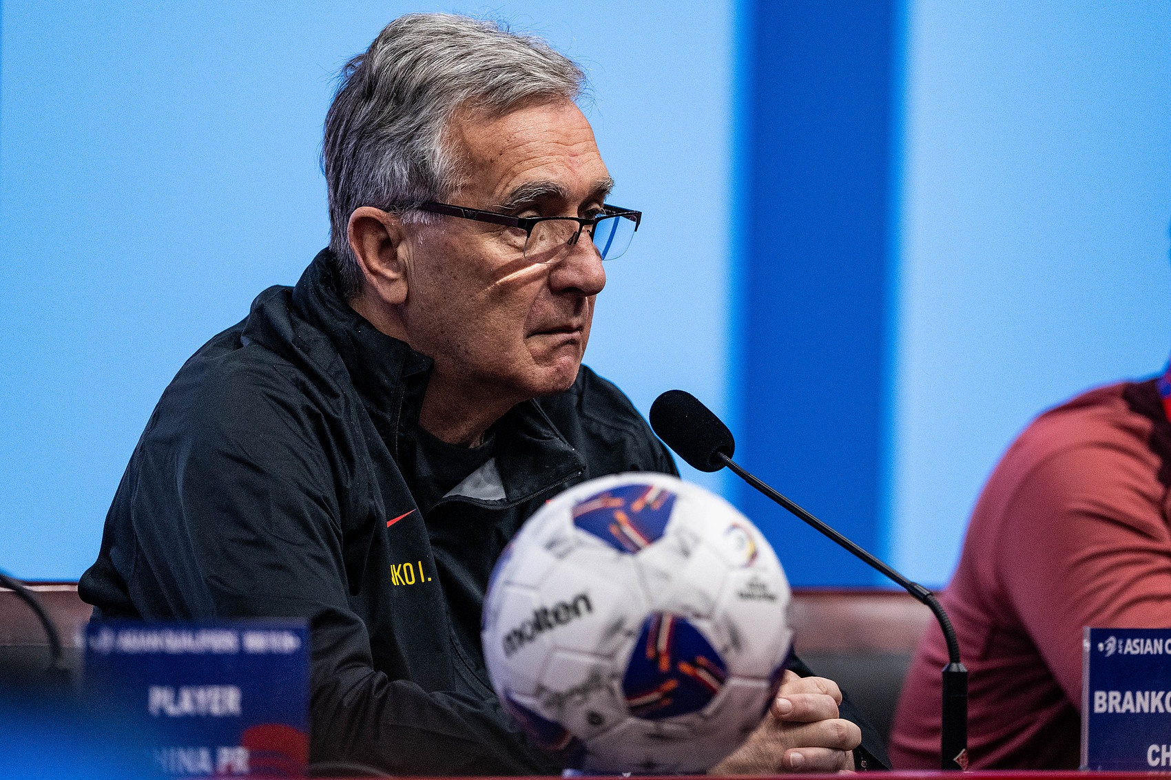 馬德興：國(guó)足對(duì)陣巴林仍要全力爭(zhēng)勝，著眼未來不能只練手