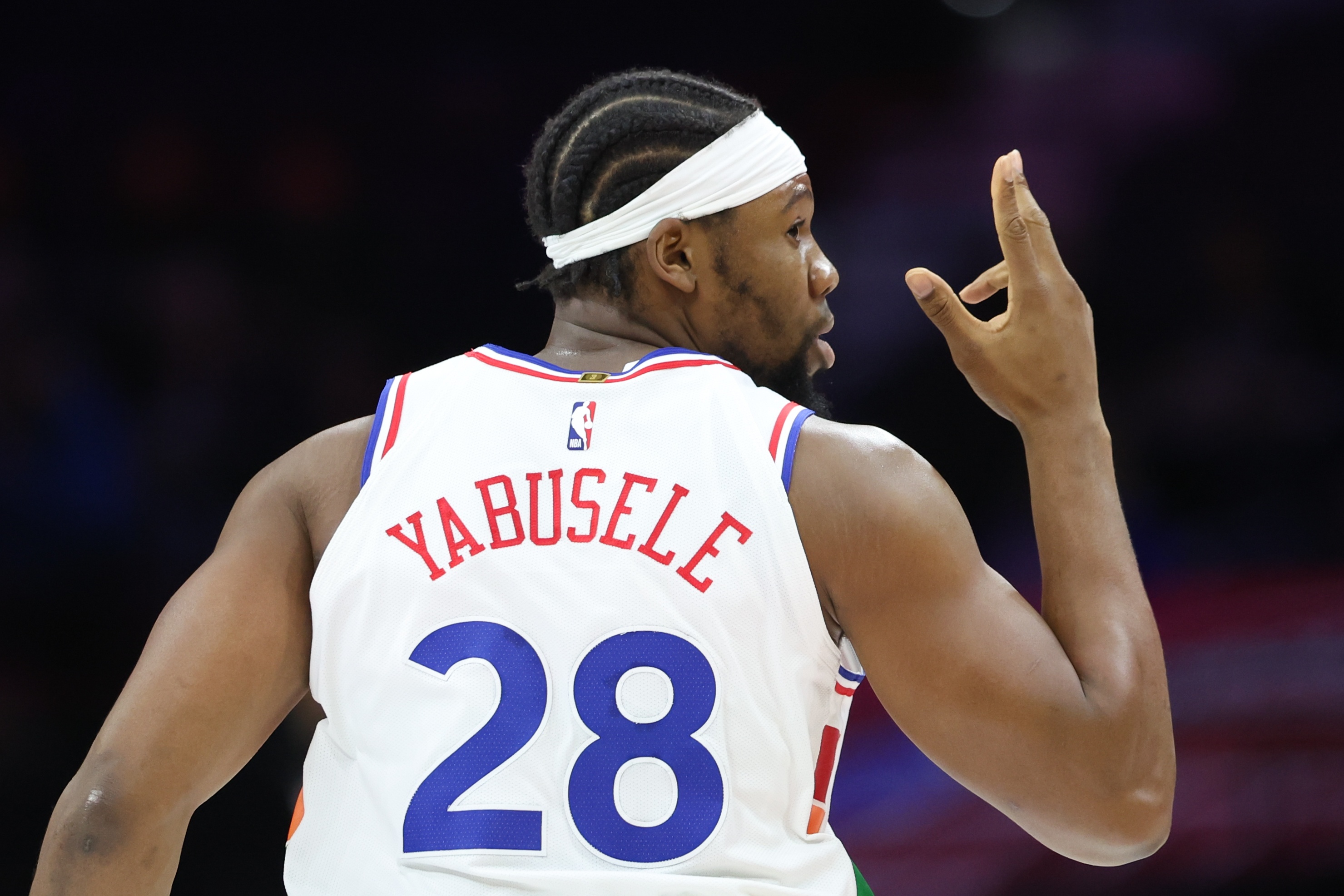 場均11分5.6板2.1助！亞布塞萊：我真的很想繼續(xù)留在NBA